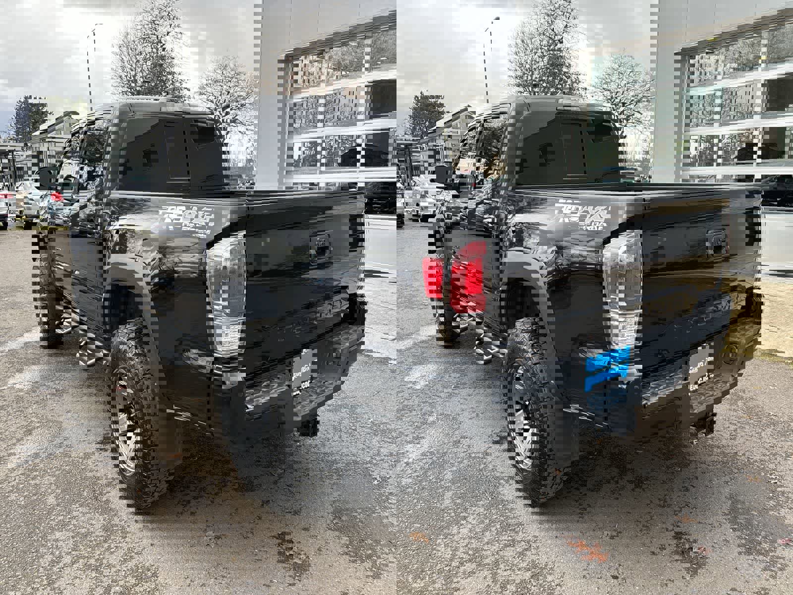 Used 2020 Toyota Tacoma TRD Off-Road w/ Technology Package image 3