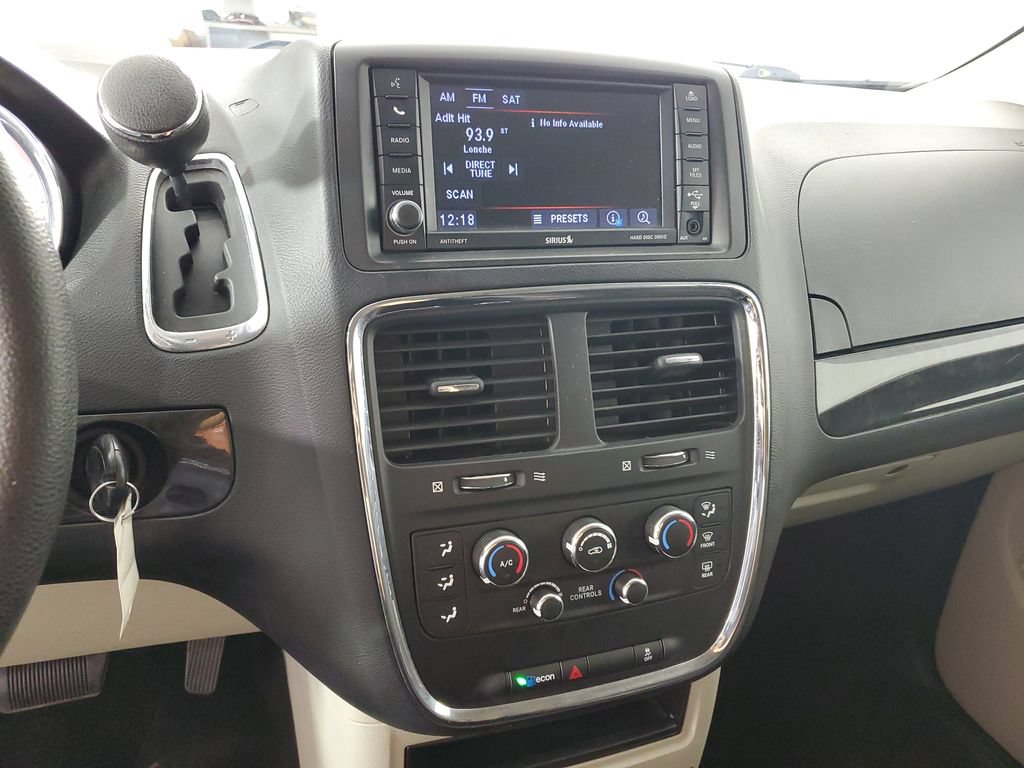 Used 2018 Dodge Grand Caravan SE w/ UConnect Hands-Free Group FWD image 17