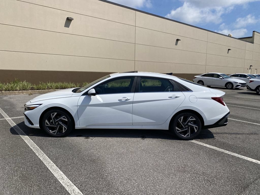 New 2026 Hyundai Elantra Limited FWD image 5