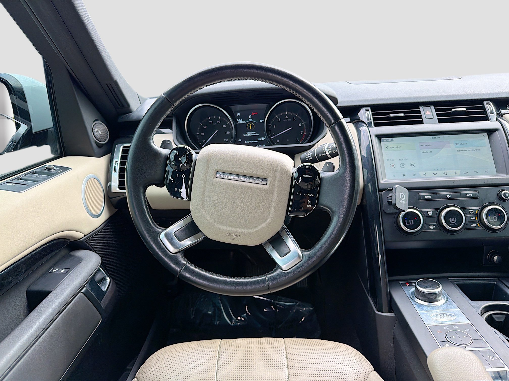 Used 2019 Land Rover Discovery SE image 18