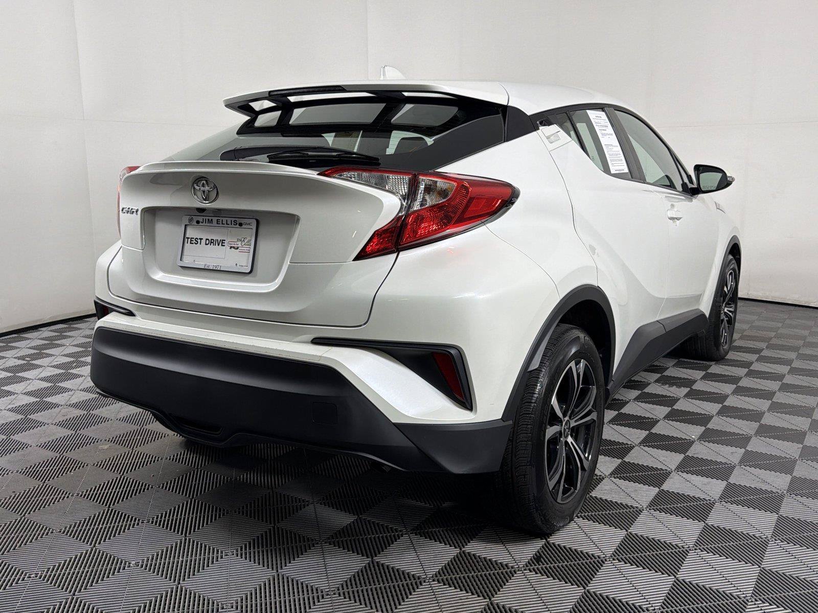 Used 2021 Toyota C-HR LE FWD image 4