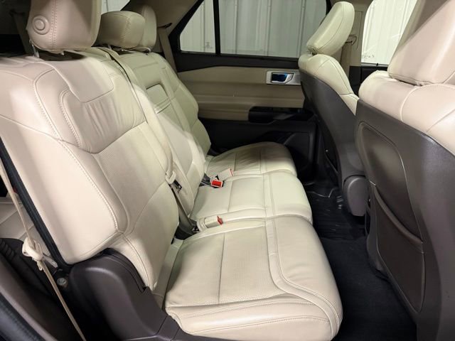 Used 2020 Ford Explorer Platinum w/ Premium Technology Package image 27