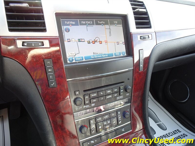 Used 2012 Cadillac Escalade ESV Luxury AWD/4WD image 17