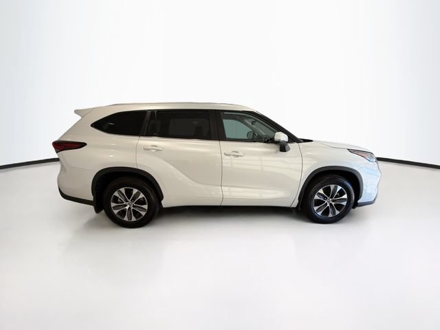 Certified 2026 Toyota Highlander XLE AWD/4WD image 8