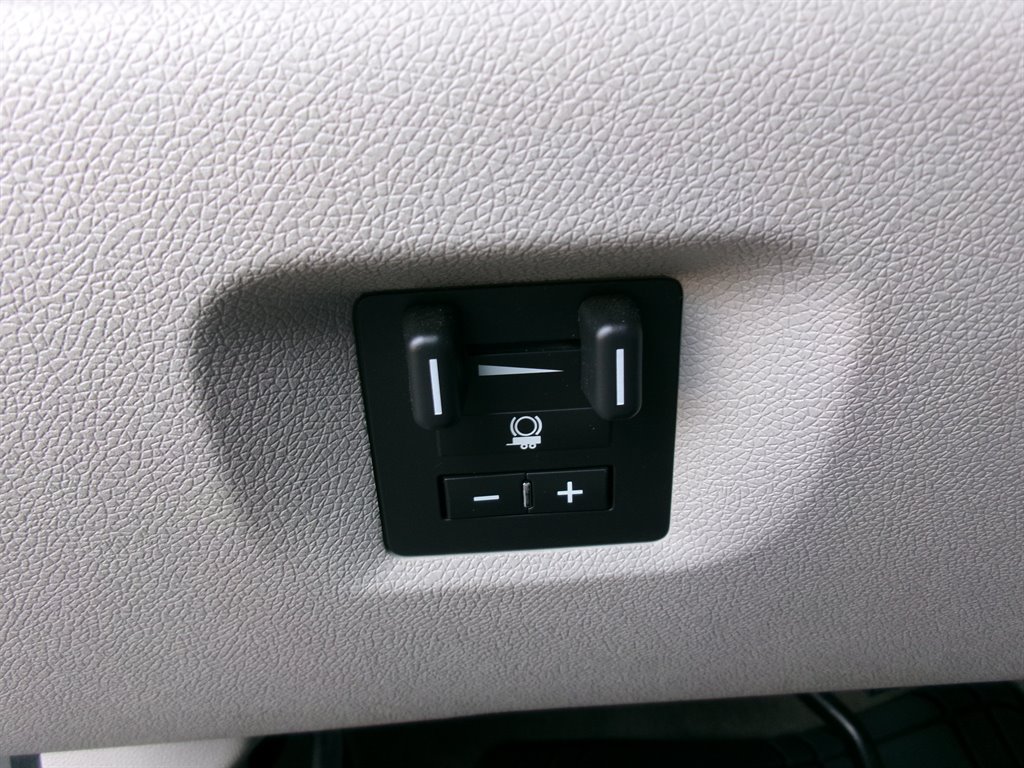Used 2011 Chevrolet Avalanche LT RWD image 38