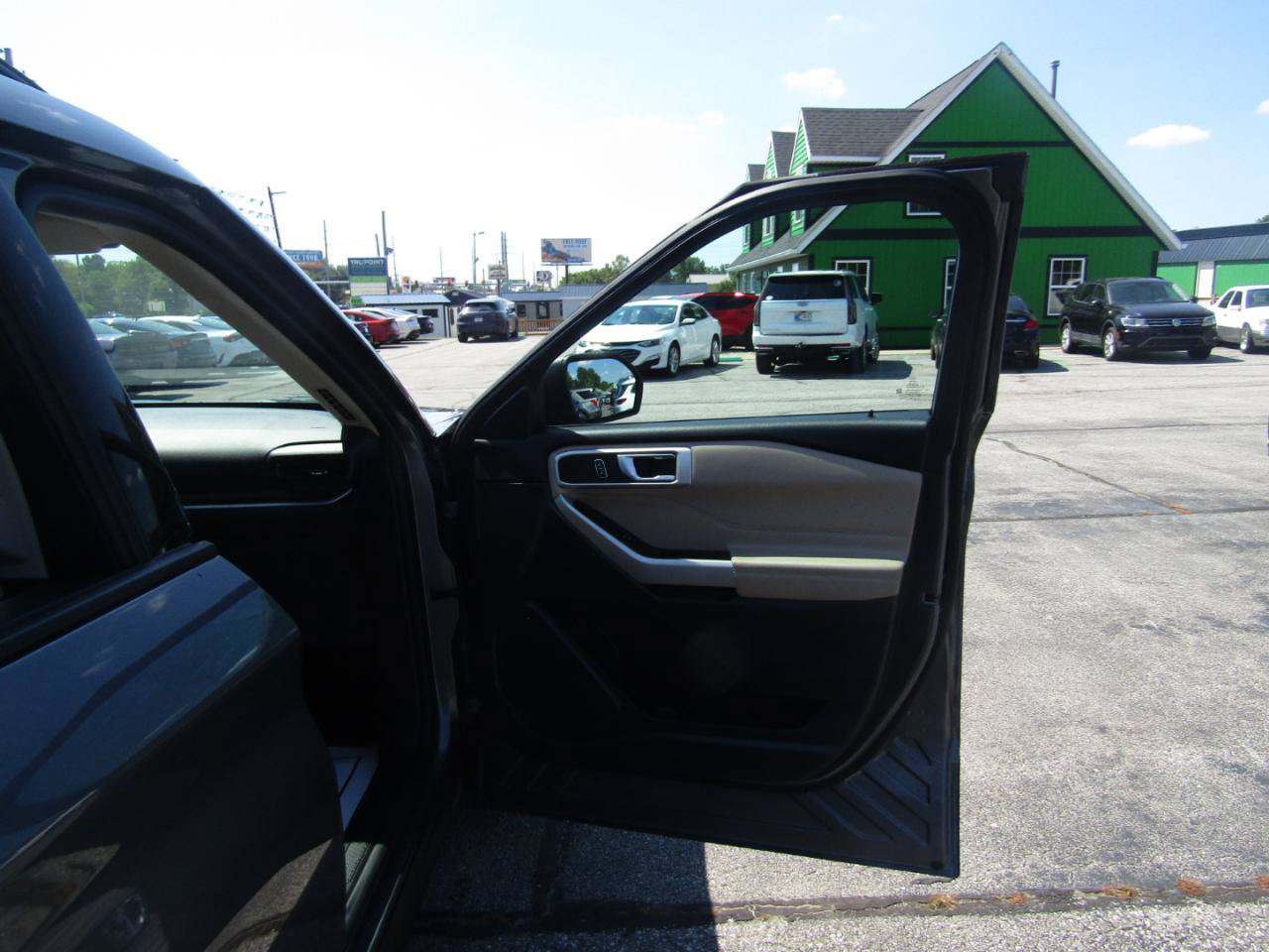 Used 2022 Ford Explorer XLT w/ Class IV Trailer Tow Package AWD/4WD image 23