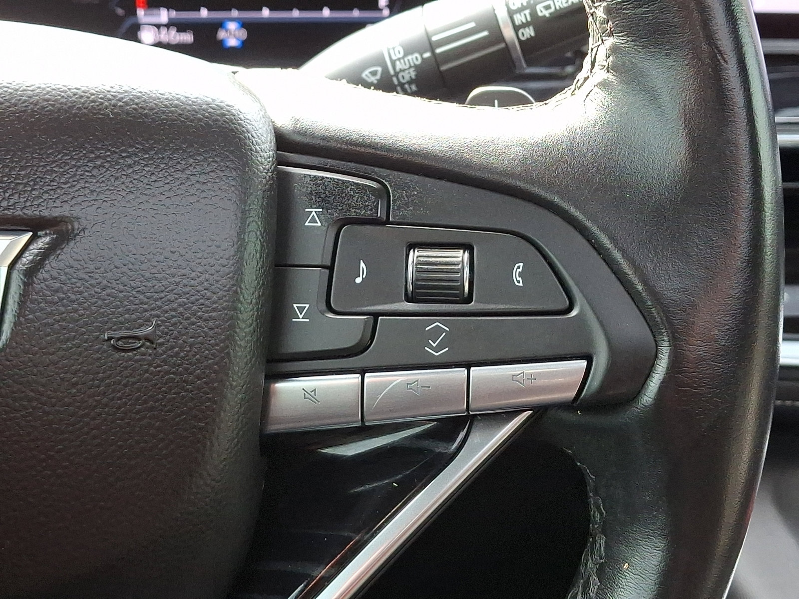 Certified 2024 Cadillac Escalade Sport w/ LPO, ONYX Package image 28