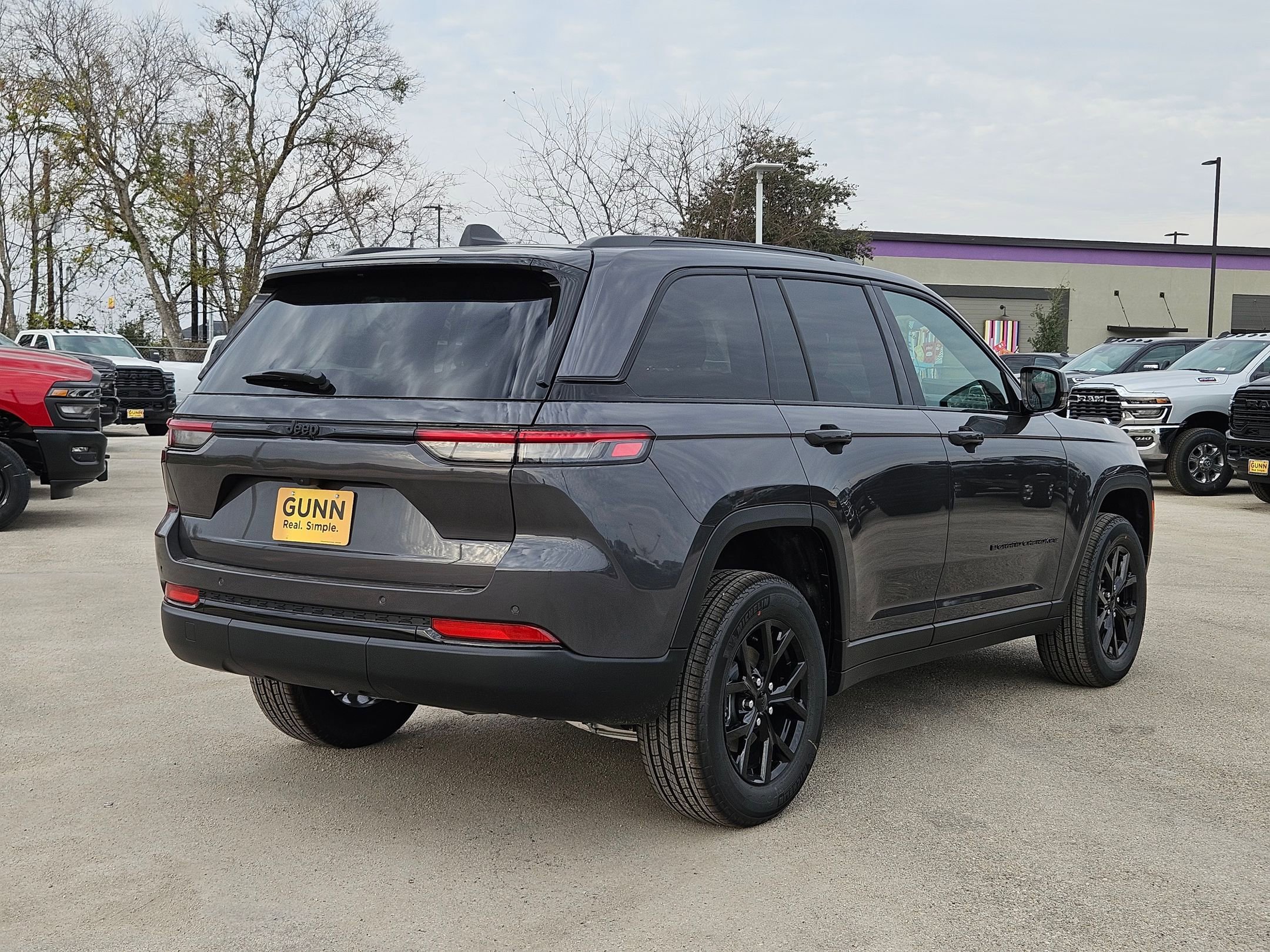 New 2025 Jeep Grand Cherokee Altitude image 3