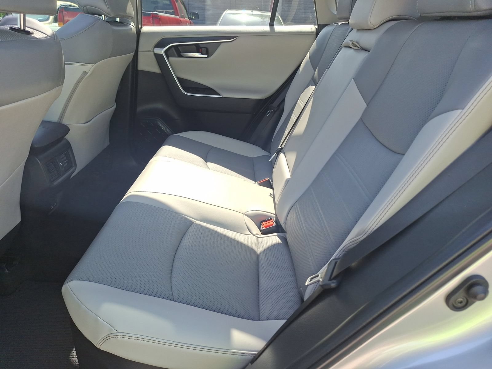 Used 2023 Toyota RAV4 Limited AWD/4WD image 31