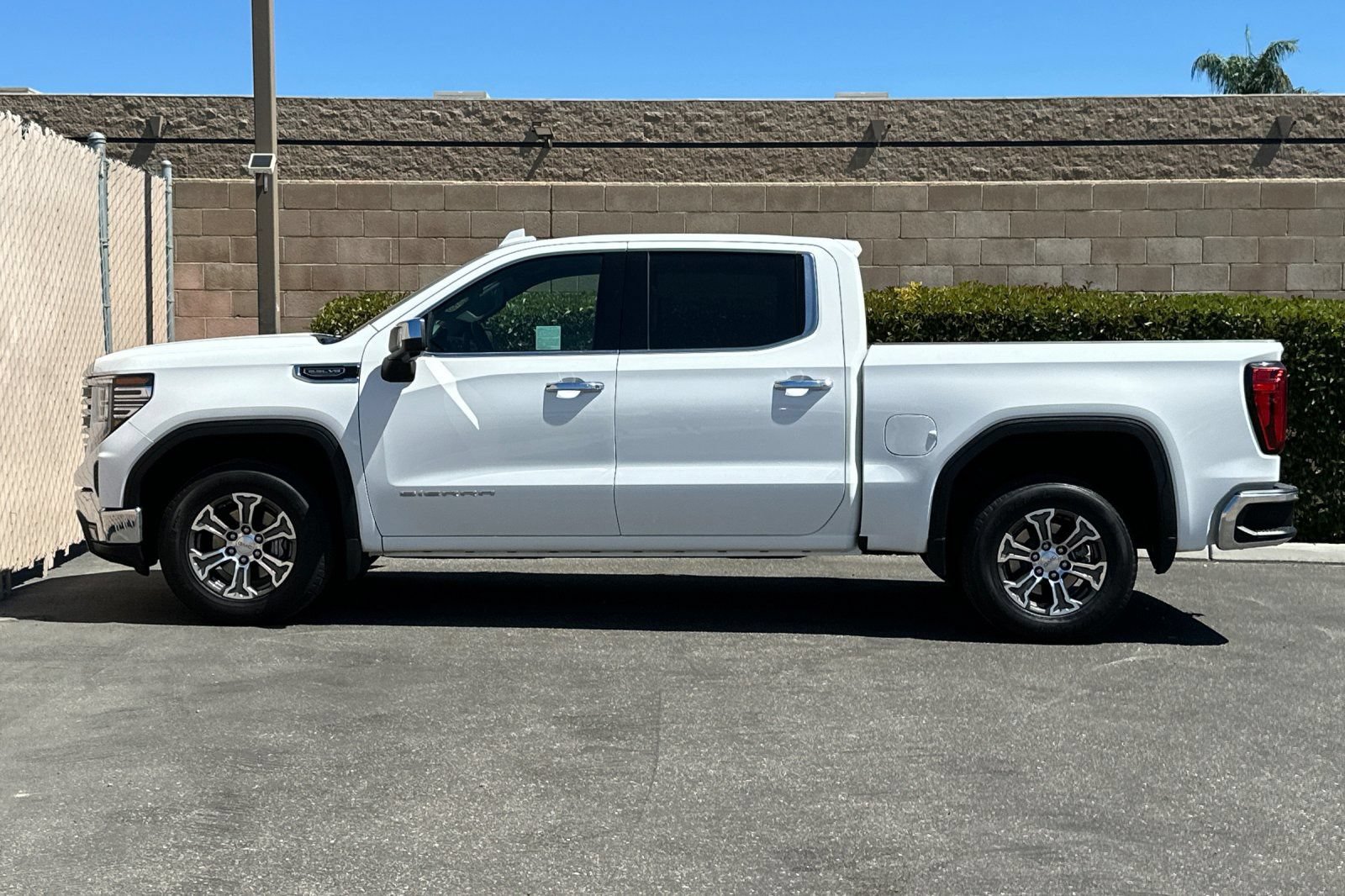 Certified 2025 GMC Sierra 1500 SLT RWD image 7