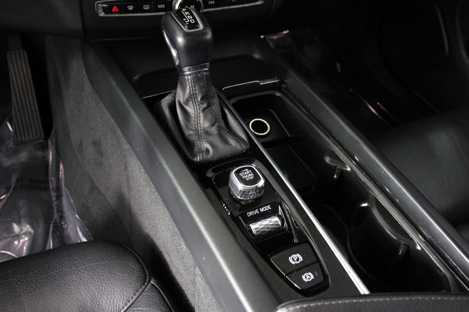 Used 2020 Volvo XC60 T5 Momentum w/ Protection Package Premier image 15