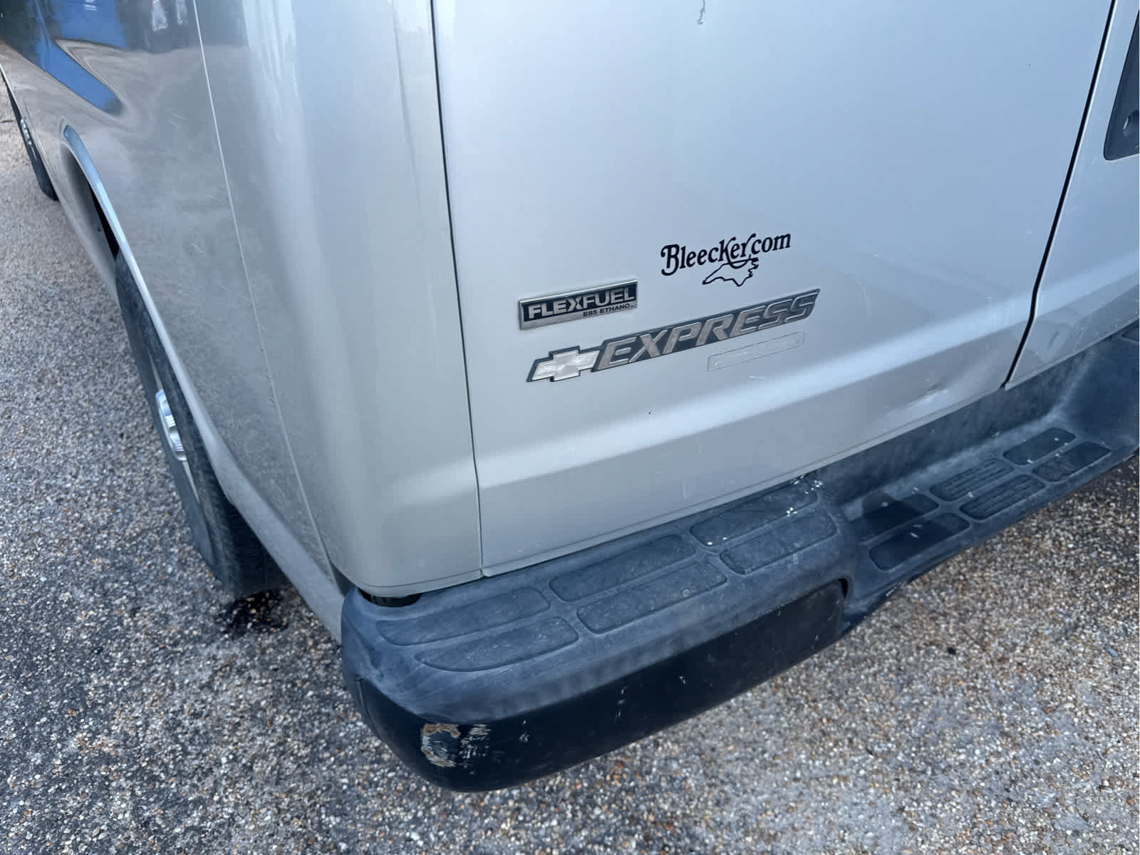 Used 2010 Chevrolet Express 3500 LS RWD image 17