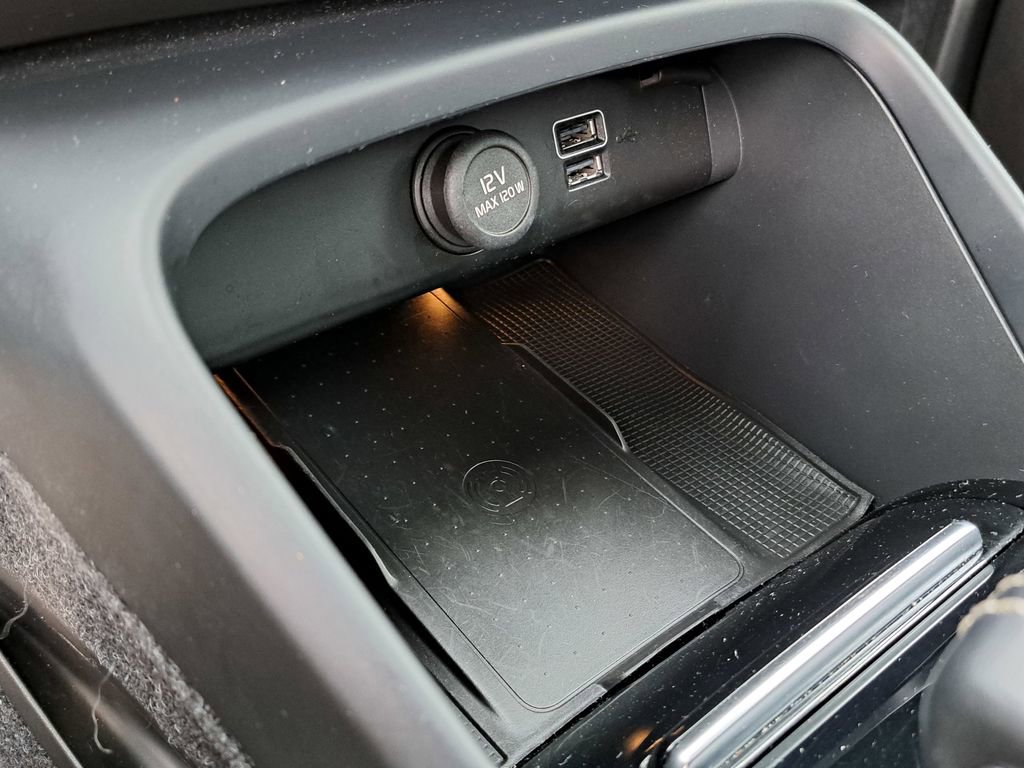 Used 2022 Volvo XC40 T5 R-Design w/ Advanced Package image 14