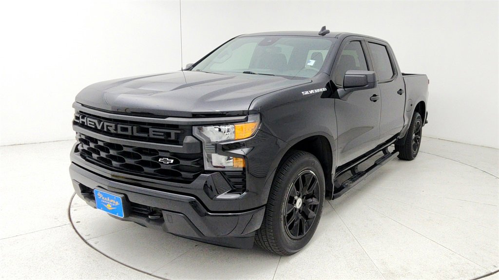 Used 2023 Chevrolet Silverado 1500 Custom image 1