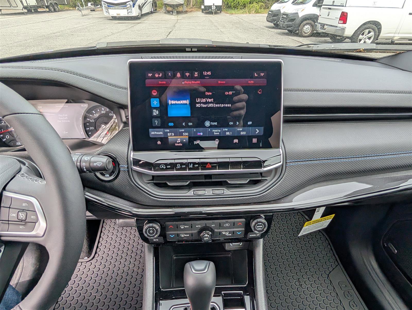 New 2025 Jeep Compass Latitude w/ Sun & Sound Group AWD/4WD image 13