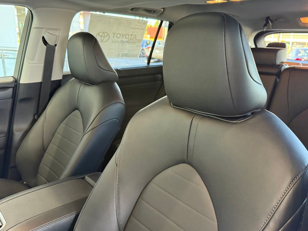 New 2025 Toyota Highlander XLE image 18