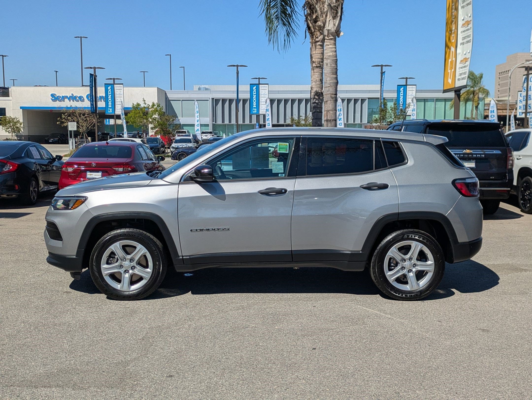 Used 2023 Jeep Compass Sport image 8