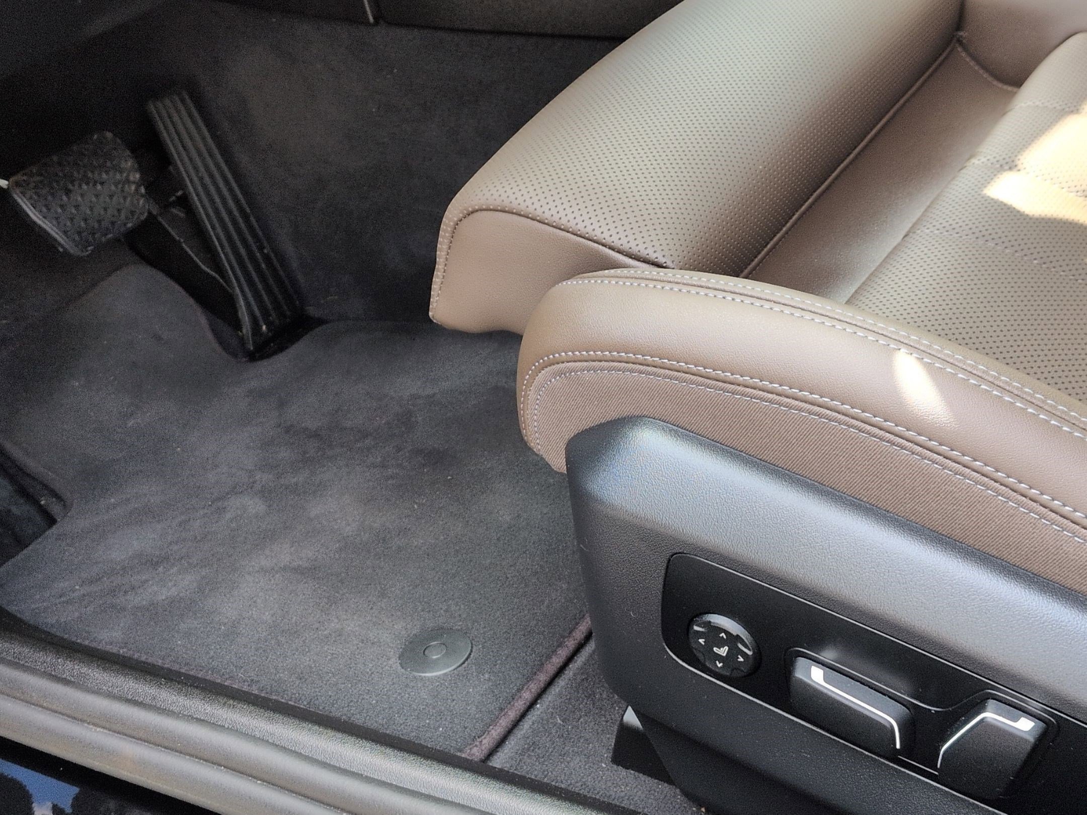 Certified 2024 BMW 530i w/ Premium Package RWD image 17