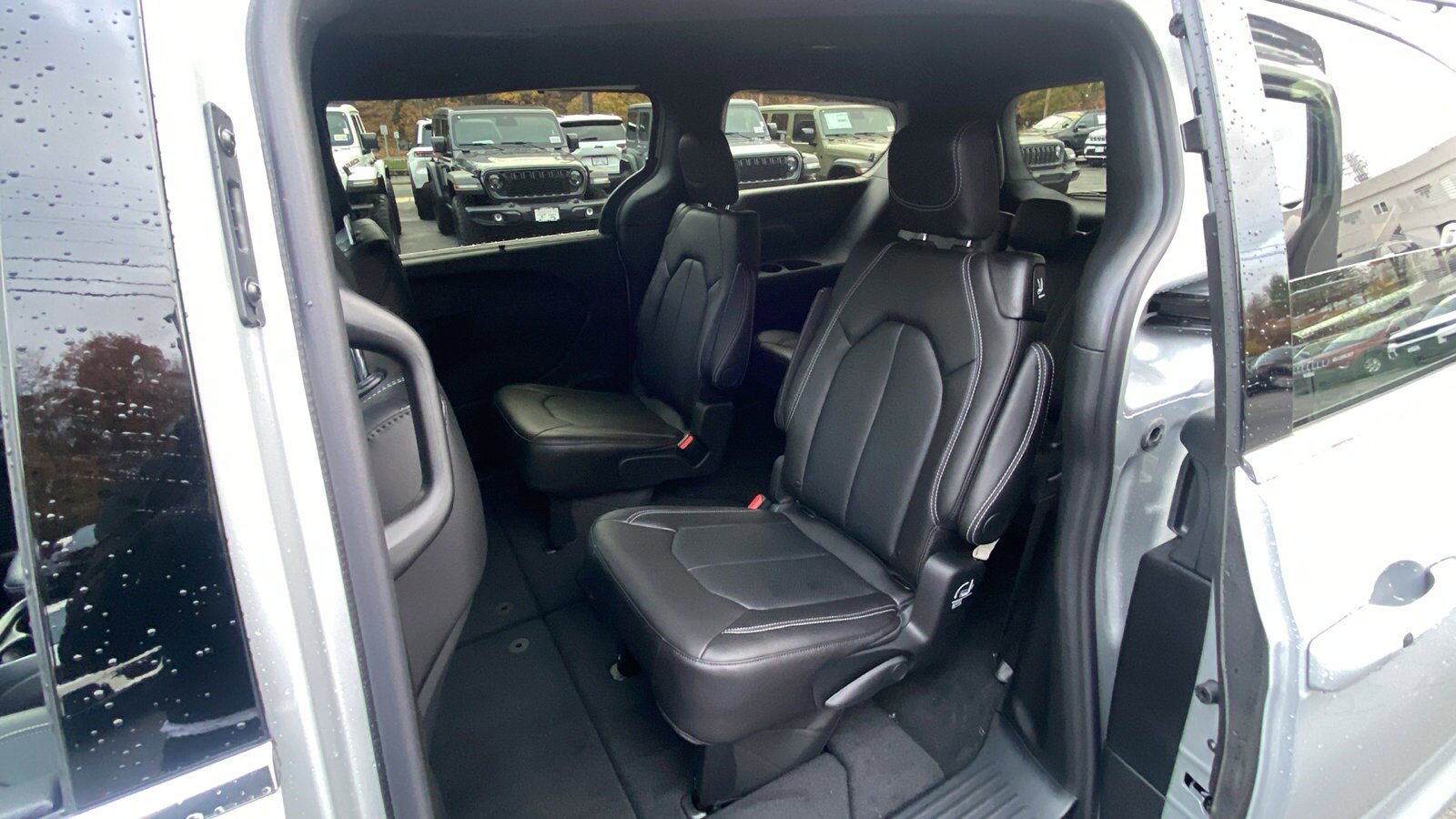 New 2026 Chrysler Pacifica Select AWD/4WD image 21