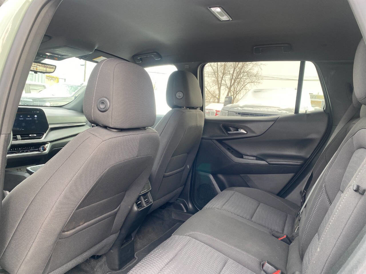 Used 2025 Chevrolet Equinox LT w/ Safety and Technology Package image 9