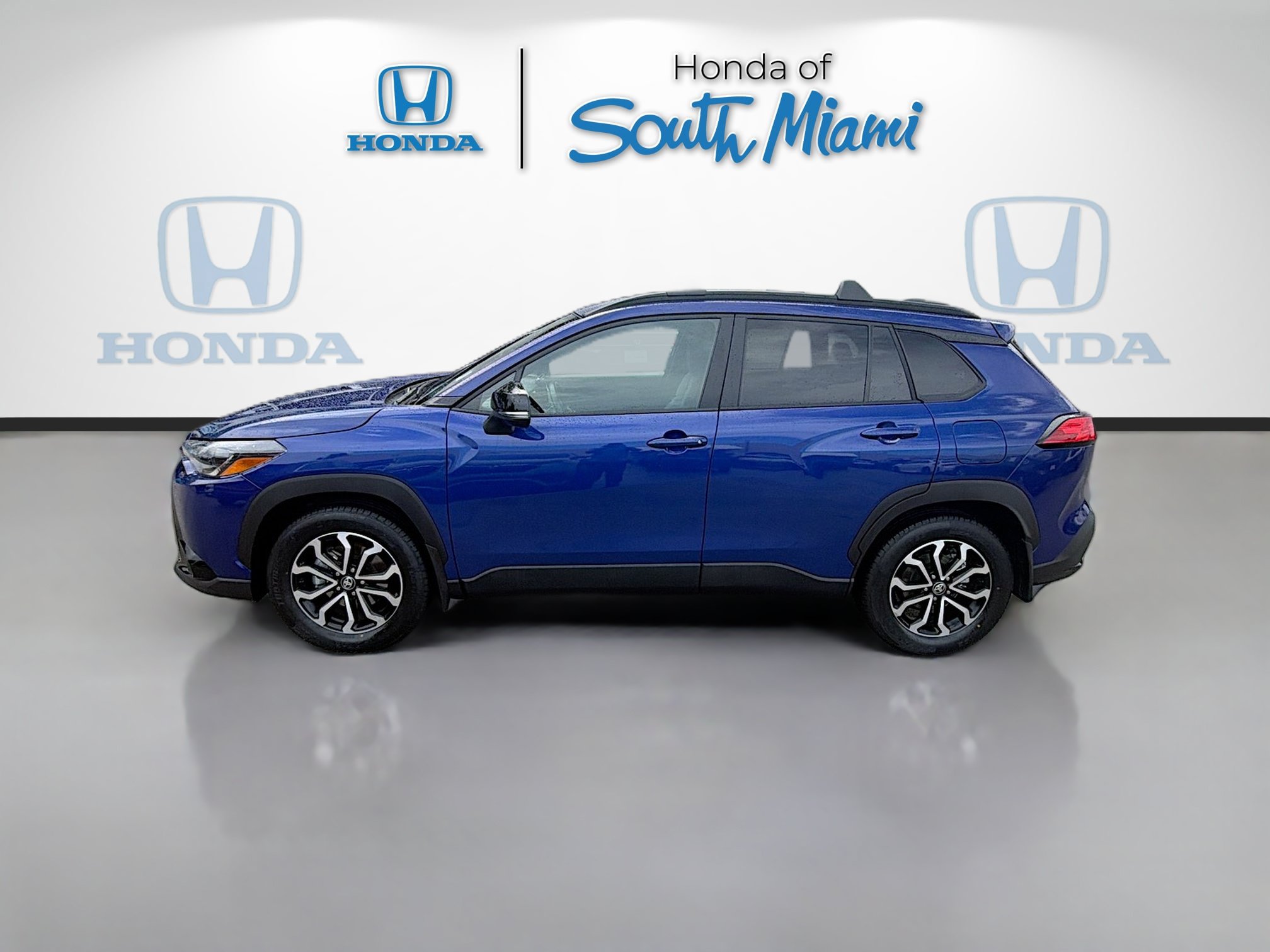 Used 2025 Toyota Corolla Cross AWD Hybrid image 4