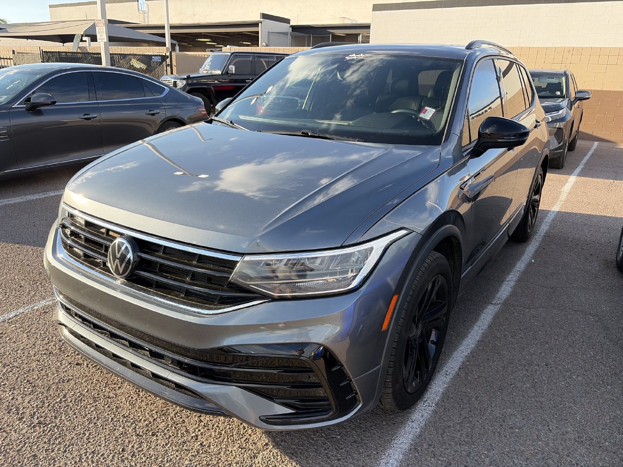 Used 2024 Volkswagen Tiguan SE R-Line FWD image 4