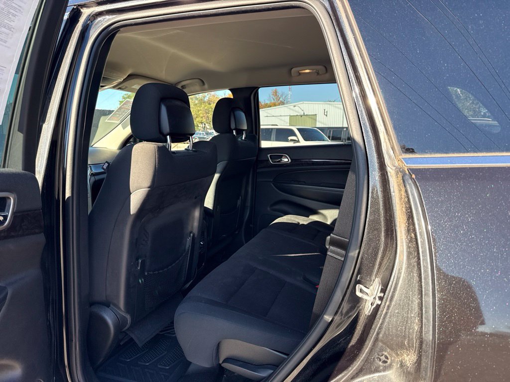 Used 2012 Jeep Grand Cherokee Laredo w/ Laredo E Group AWD/4WD image 18