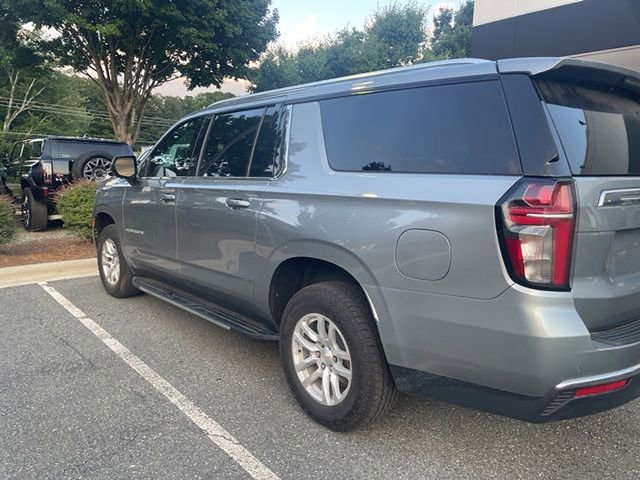 Used 2023 Chevrolet Suburban LT AWD/4WD image 2