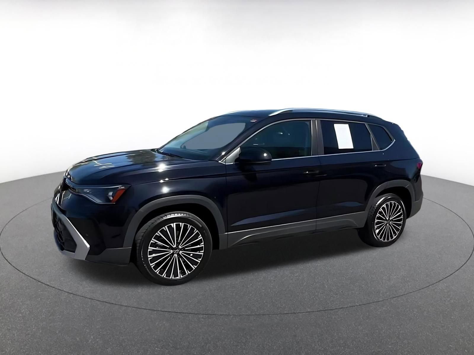 Used 2025 Volkswagen Taos SE image 8
