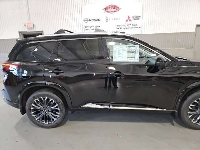 New 2026 Nissan Rogue Platinum image 2