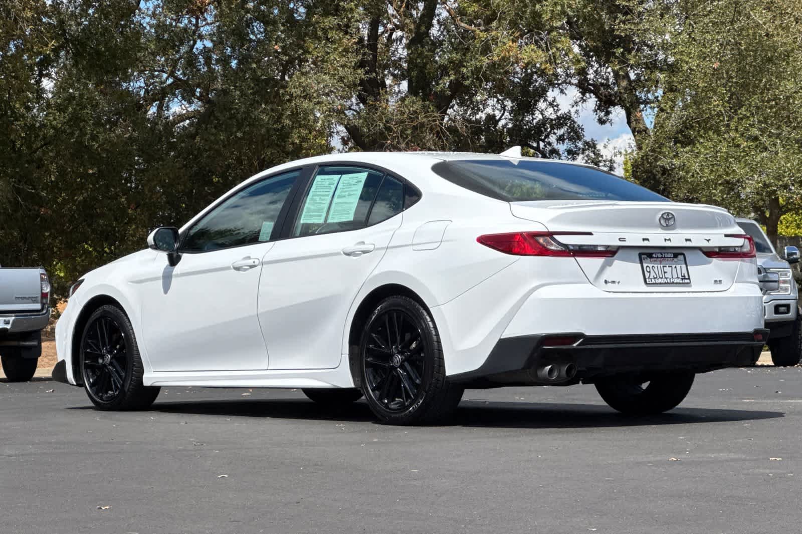 Used 2025 Toyota Camry SE FWD image 6