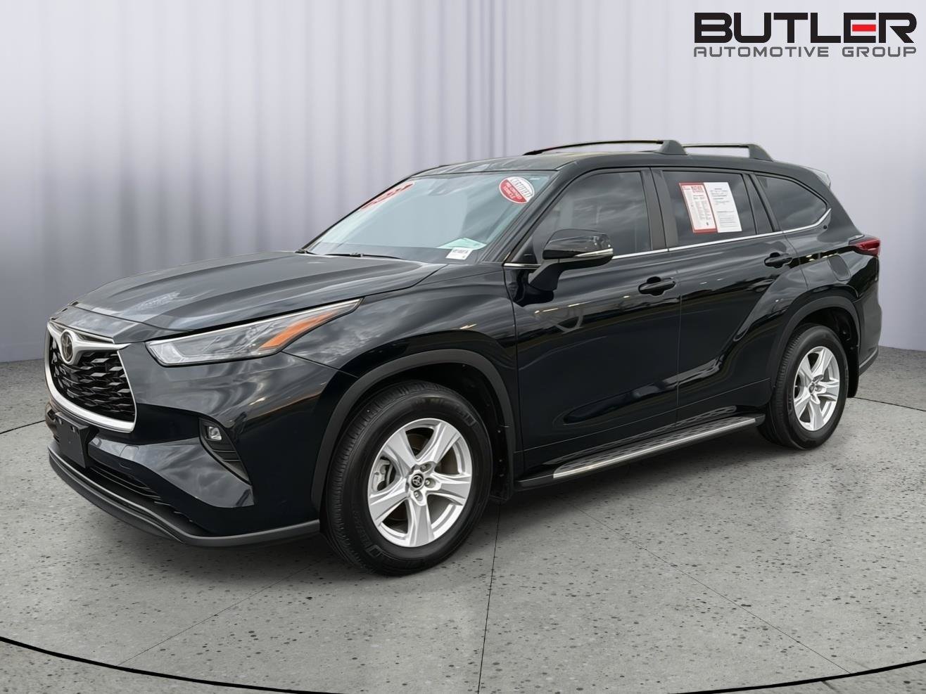 Certified 2024 Toyota Highlander LE AWD/4WD image 1