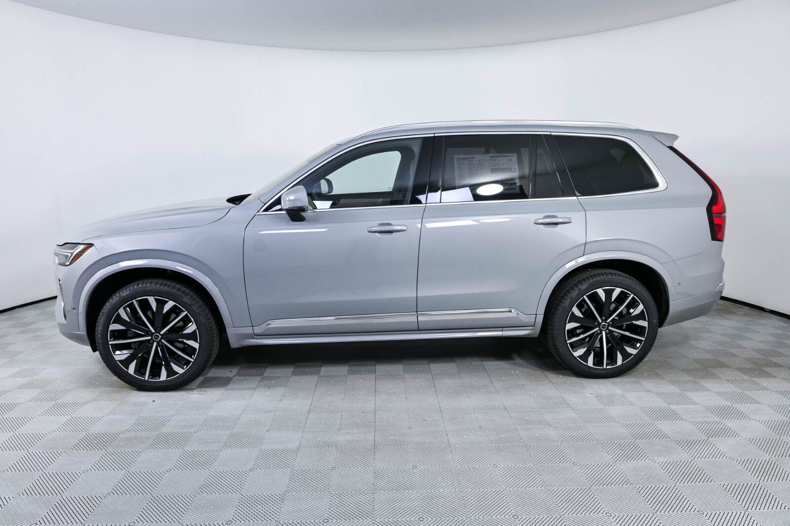 New 2026 Volvo XC90 B6 Plus w/ Protection Package Premier AWD/4WD image 2
