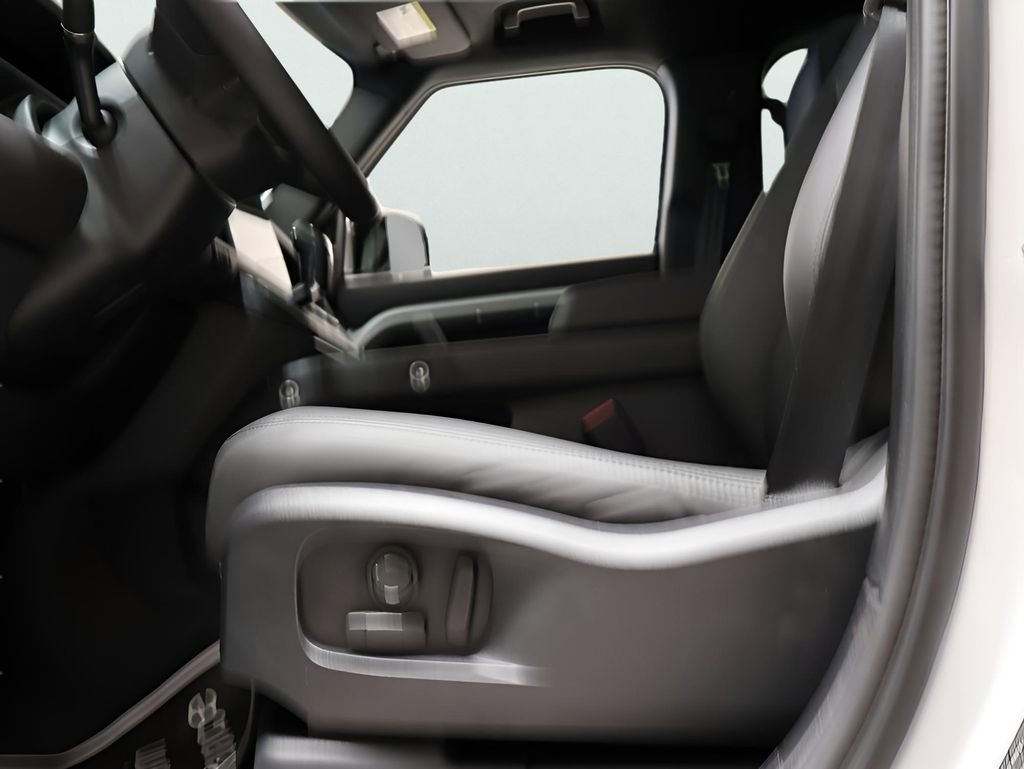 New 2025 Land Rover Defender 110 S image 31