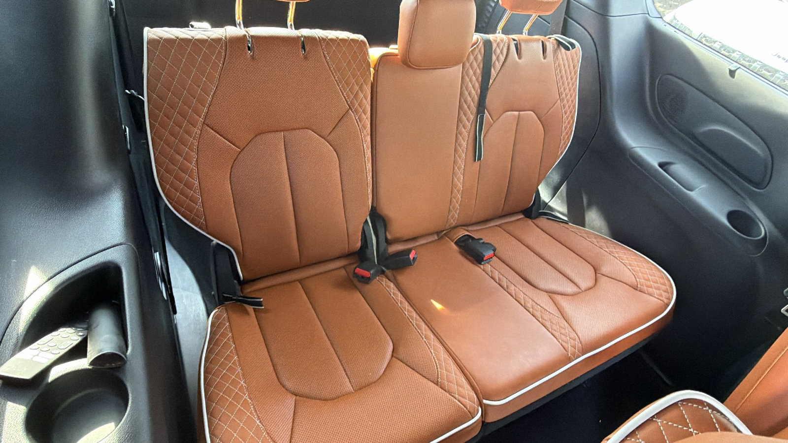 Used 2025 Chrysler Pacifica Pinnacle FWD image 22