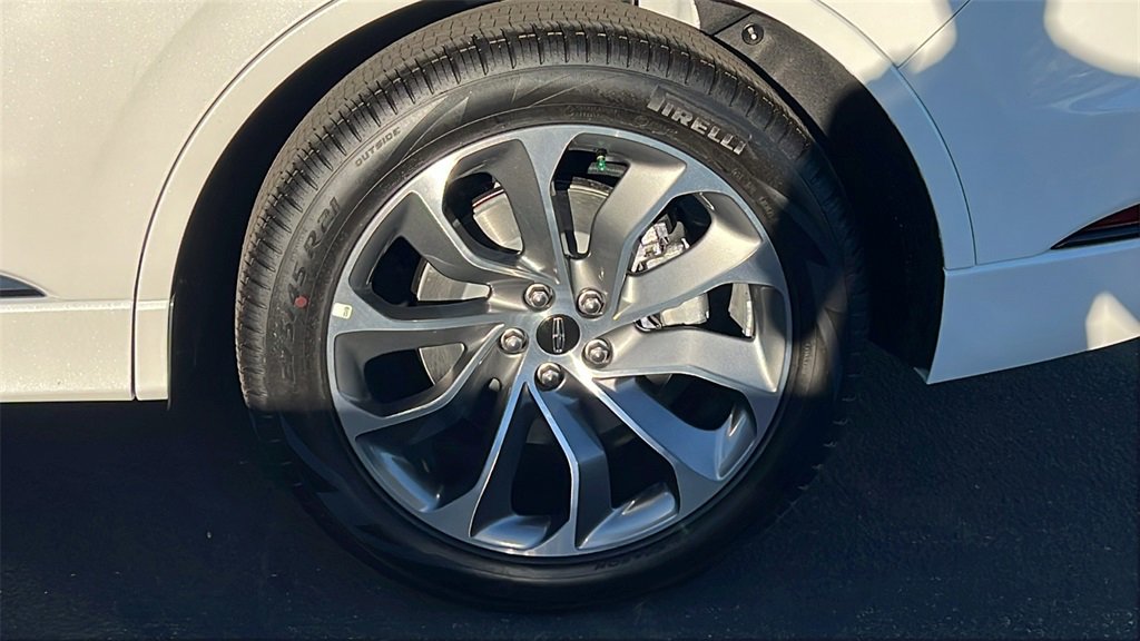 New 2025 Lincoln Aviator 2WD w/ Jet Appearance Package image 4