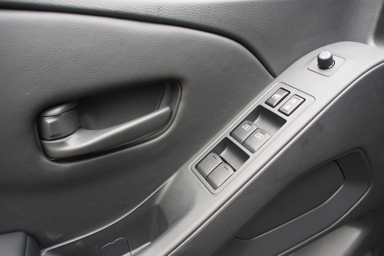 Used 2026 Nissan Frontier SV image 17