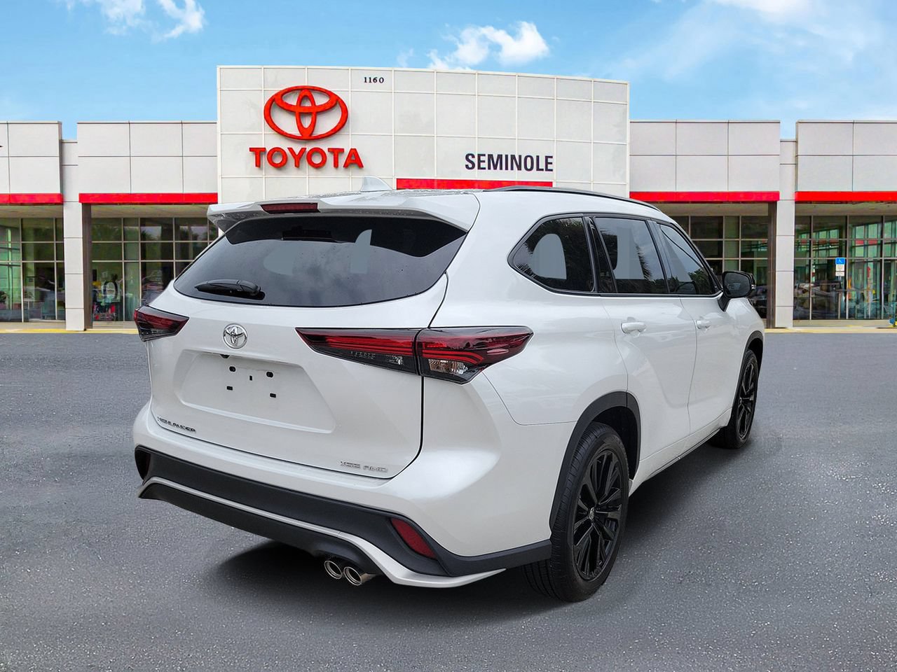 Used 2026 Toyota Highlander XSE AWD/4WD image 3