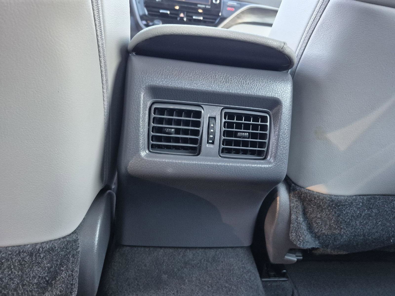 Used 2021 Toyota Camry XLE image 13