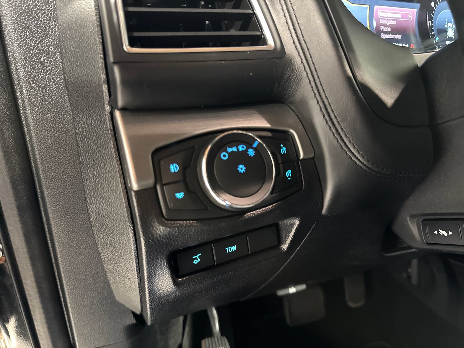 Used 2018 Ford Explorer Platinum AWD/4WD image 18