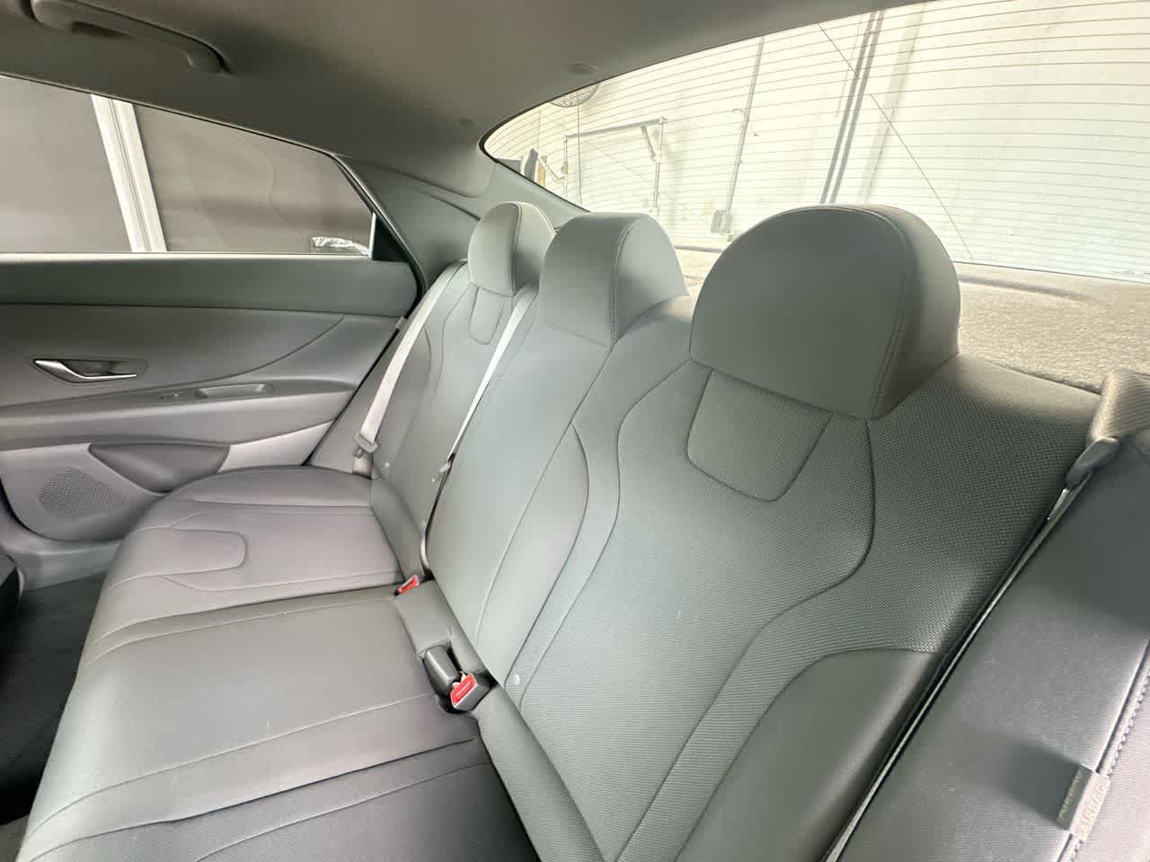 Used 2025 Hyundai Elantra SE FWD image 22