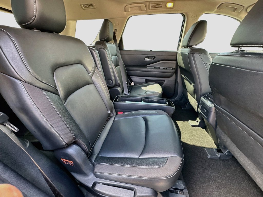 Used 2024 Nissan Pathfinder SL w/ SL Premium Package FWD image 36