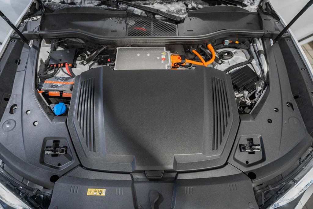 Used 2024 Audi Q8 e-tron Premium Plus image 17