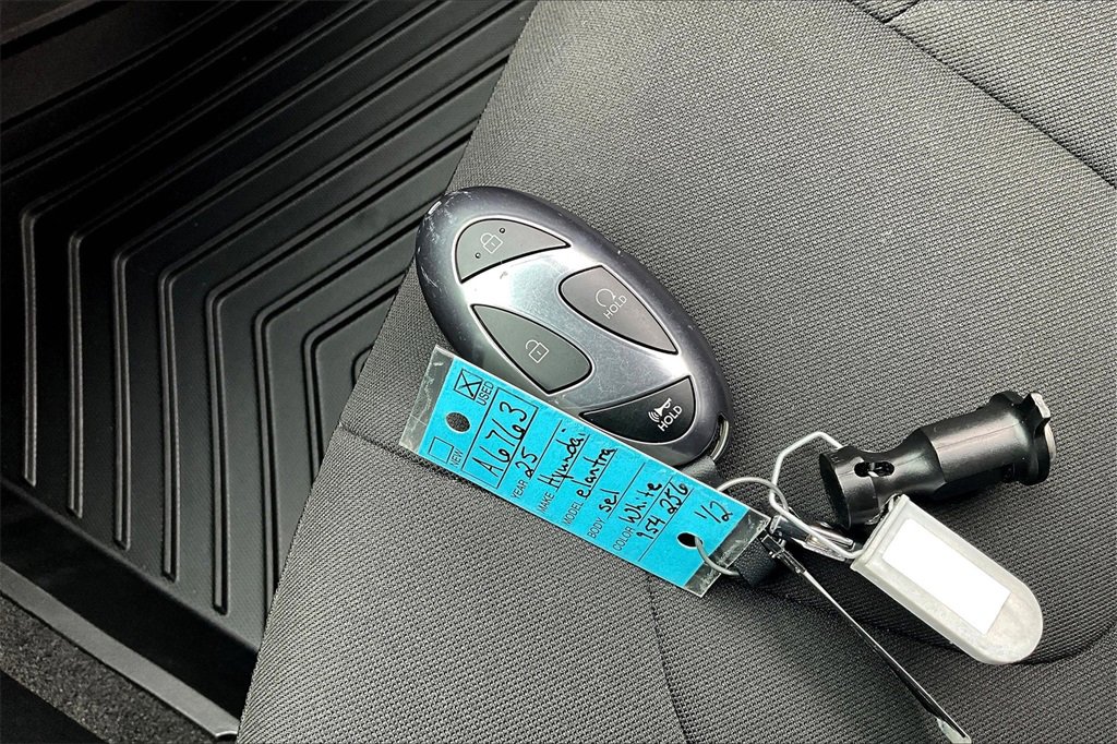 Certified 2025 Hyundai Elantra Sport image 11