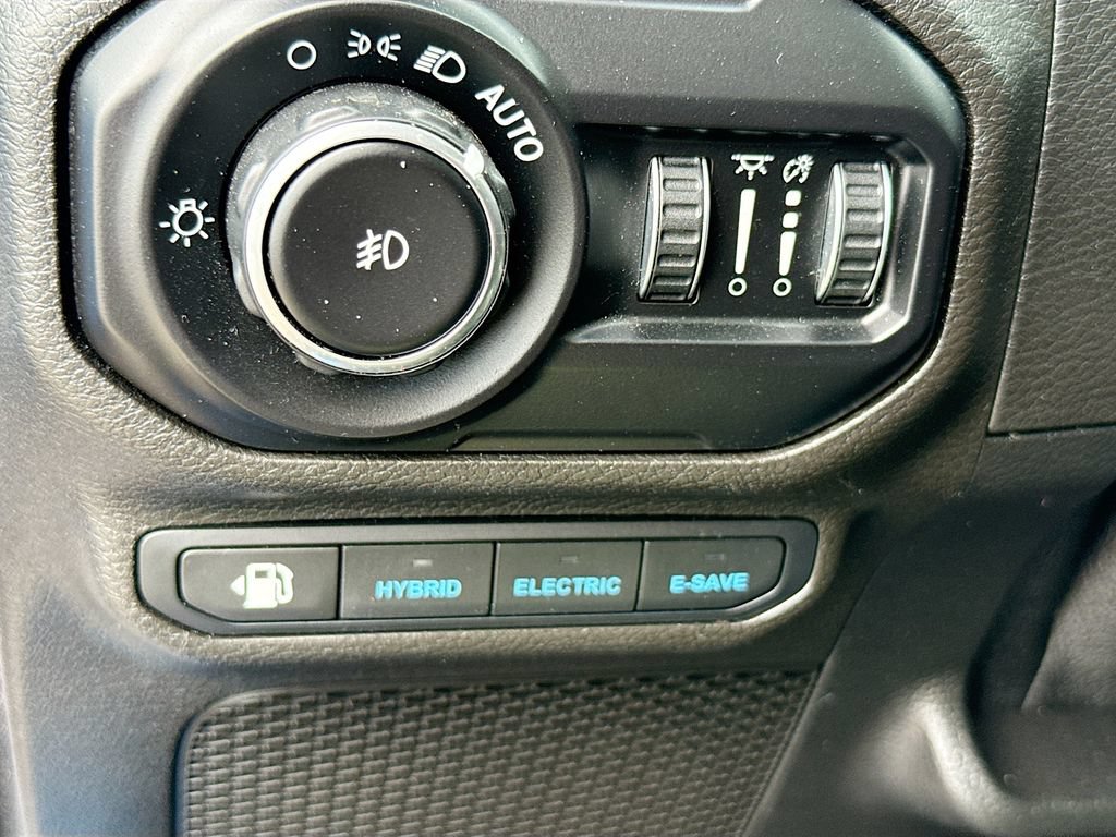 Used 2021 Jeep Wrangler Unlimited Sahara AWD/4WD image 16
