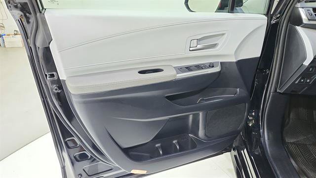 Used 2025 Toyota Sienna XLE w/ XLE Plus Package AWD/4WD image 21