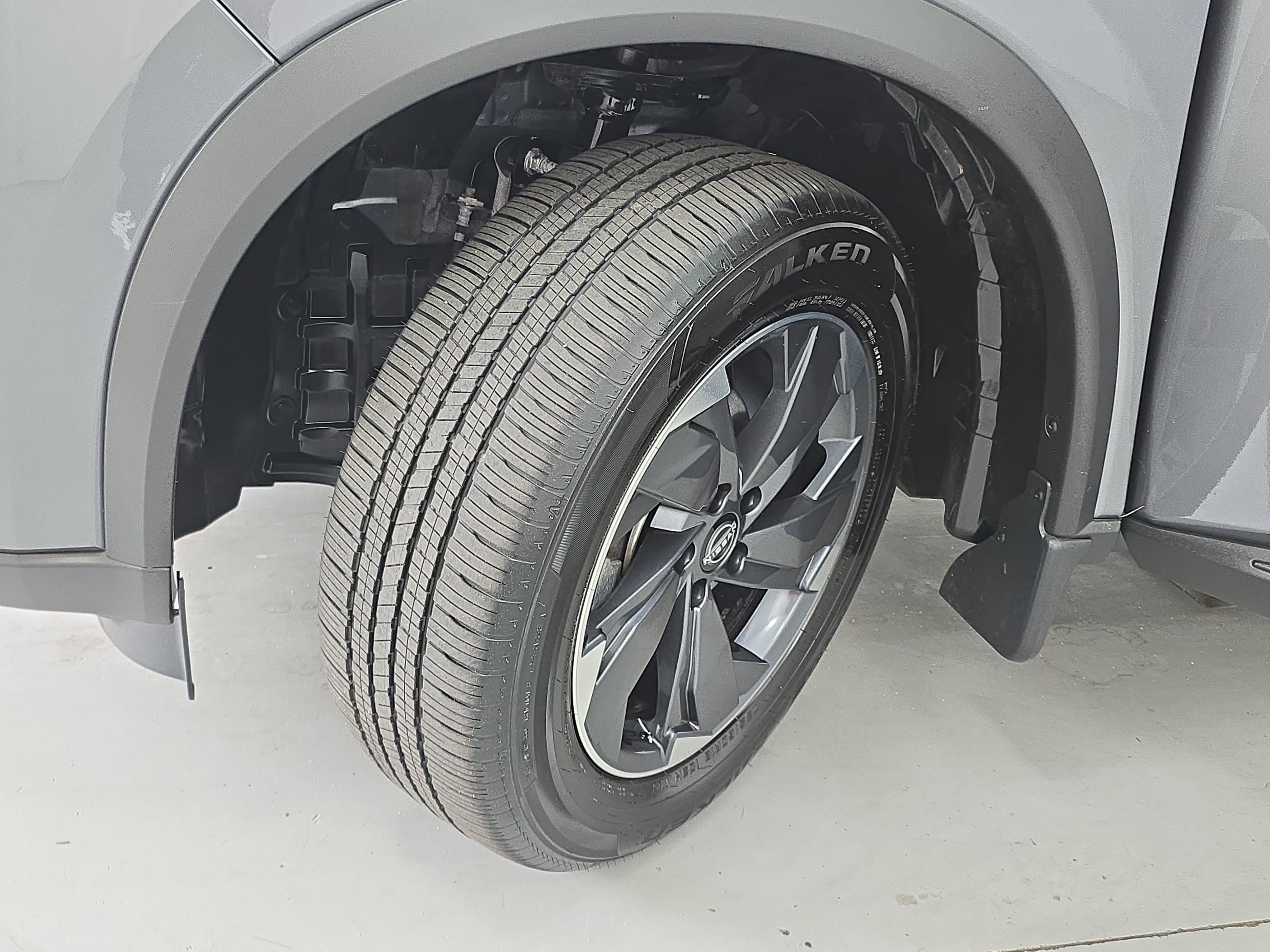 Certified 2025 Nissan Rogue SV FWD image 31