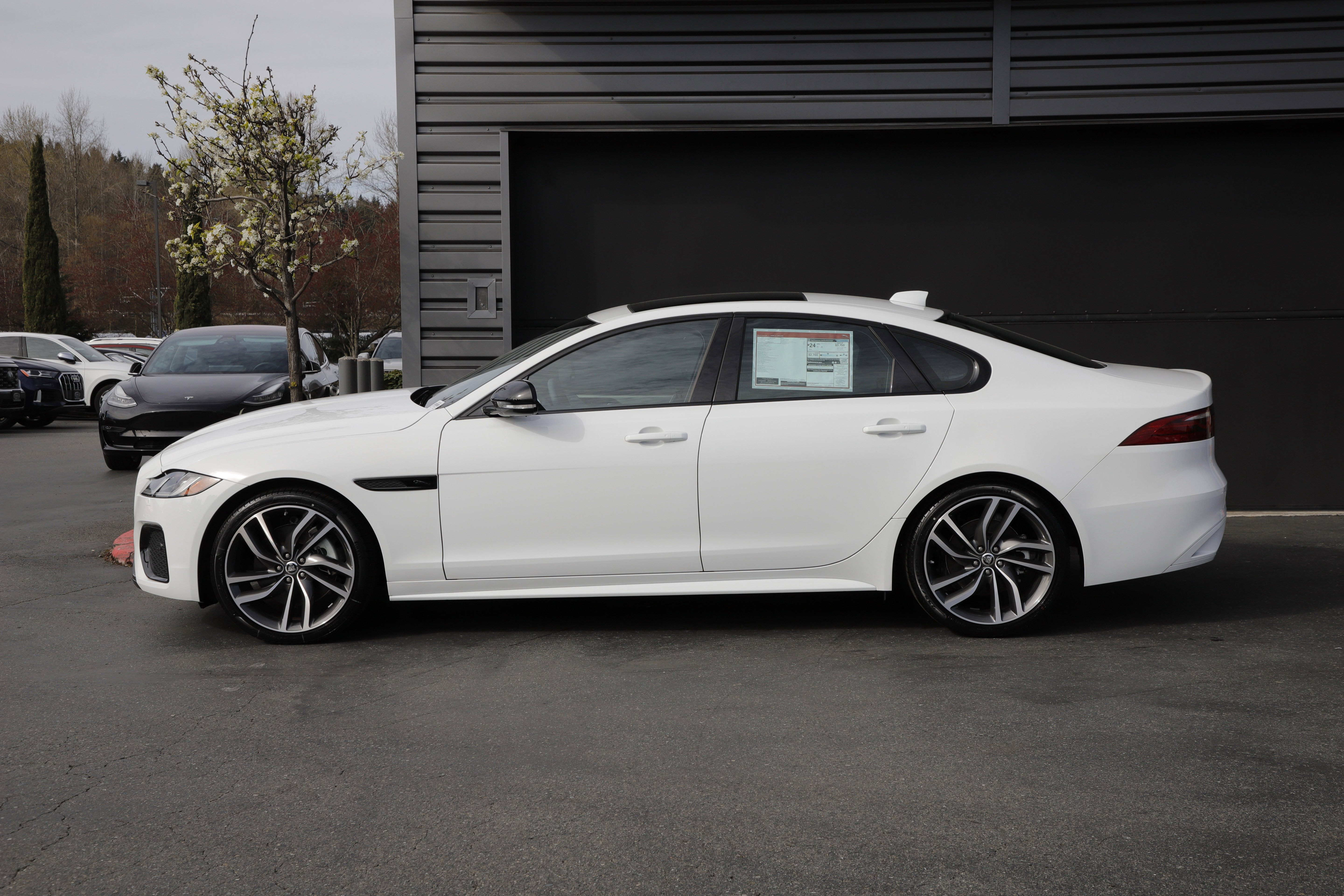 New 2024 Jaguar XF R-Dynamic SE image 5