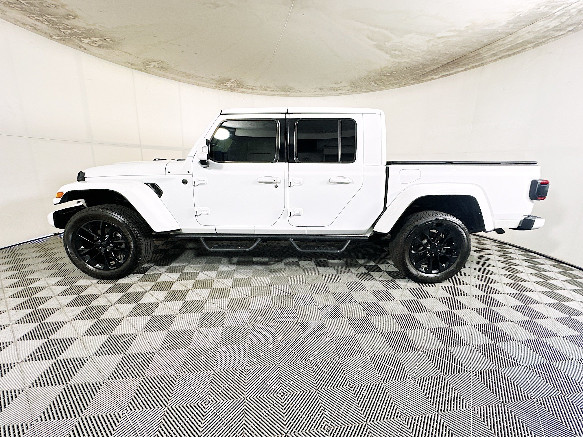 Used 2022 Jeep Gladiator Overland AWD/4WD image 6
