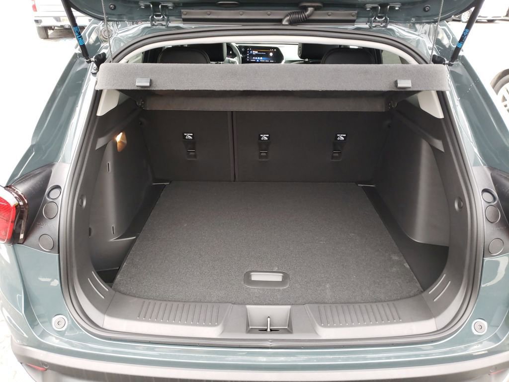 New 2026 Chevrolet Trax LT w/ Sunroof Package image 19